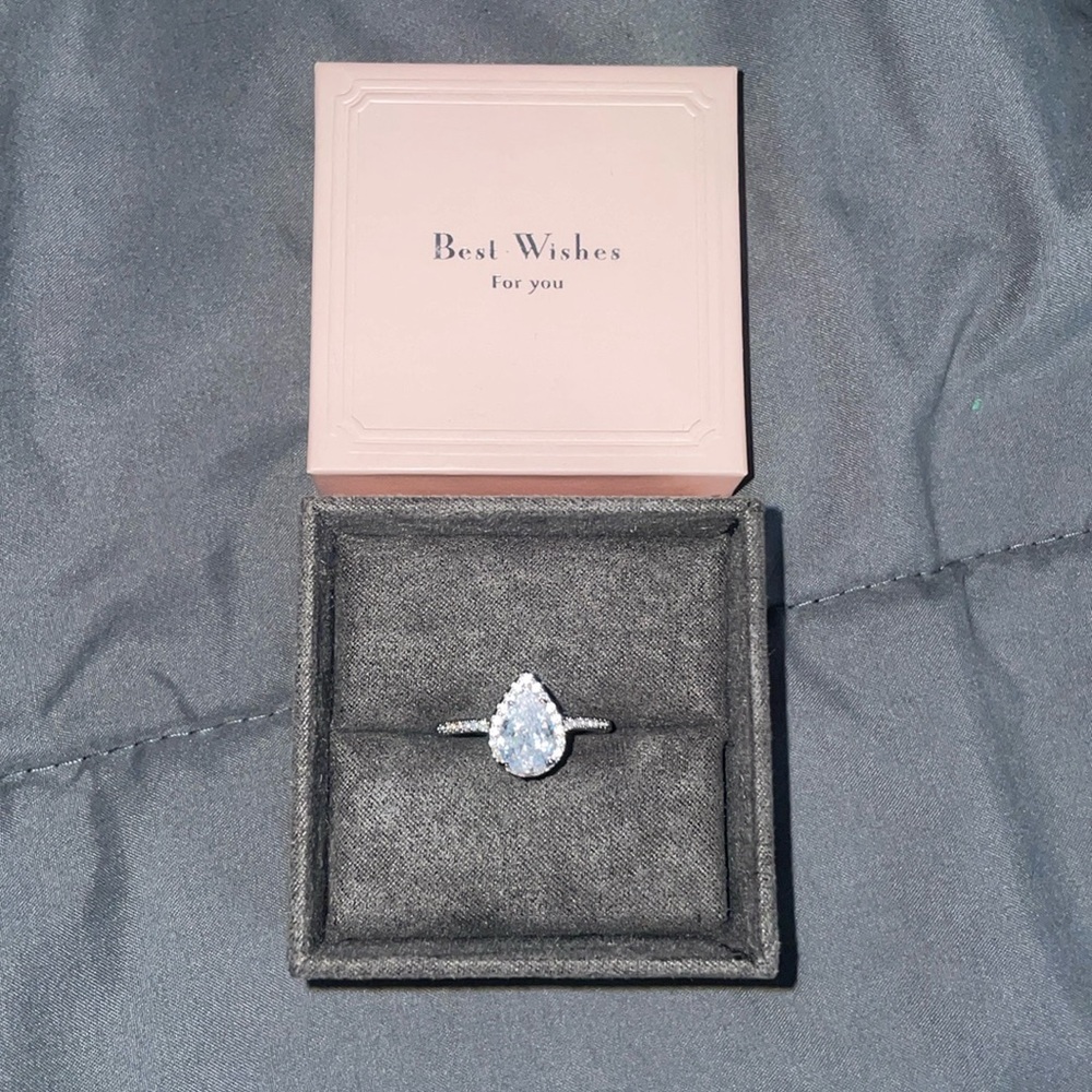 Lovely teardrop ring , Size 10 , sterling silver !! Great for promise ring